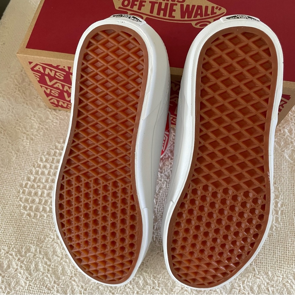 NEW WHITE LEATHER VANS - Picture 6 of 8